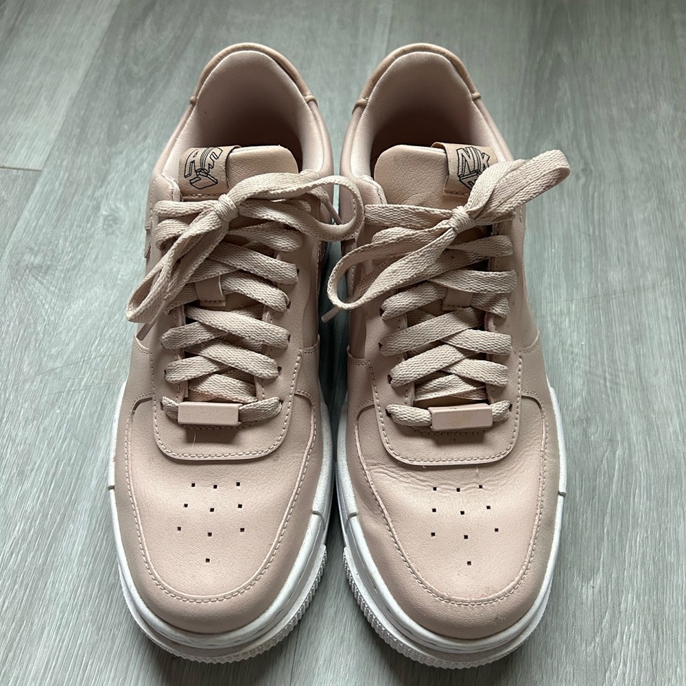Women’s Nike Air Force 1 sneakers, blush pink color